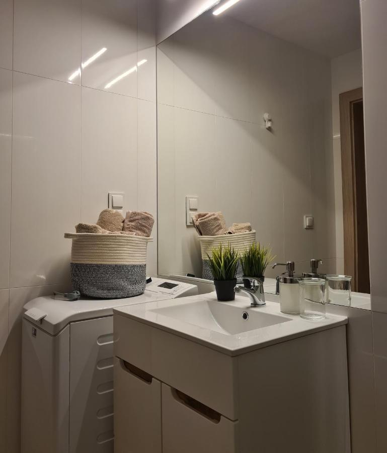 Mostowa 23 Hugo Apartment, Self Check-In 24H, Free Parking, Air-Conditioning Poznan Exterior photo